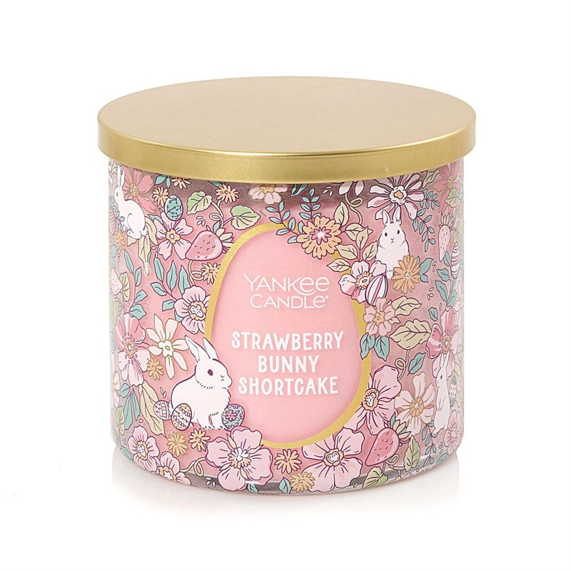 Yankee Candle 3-Wick Candle – Strawberry Bunny Shortcake