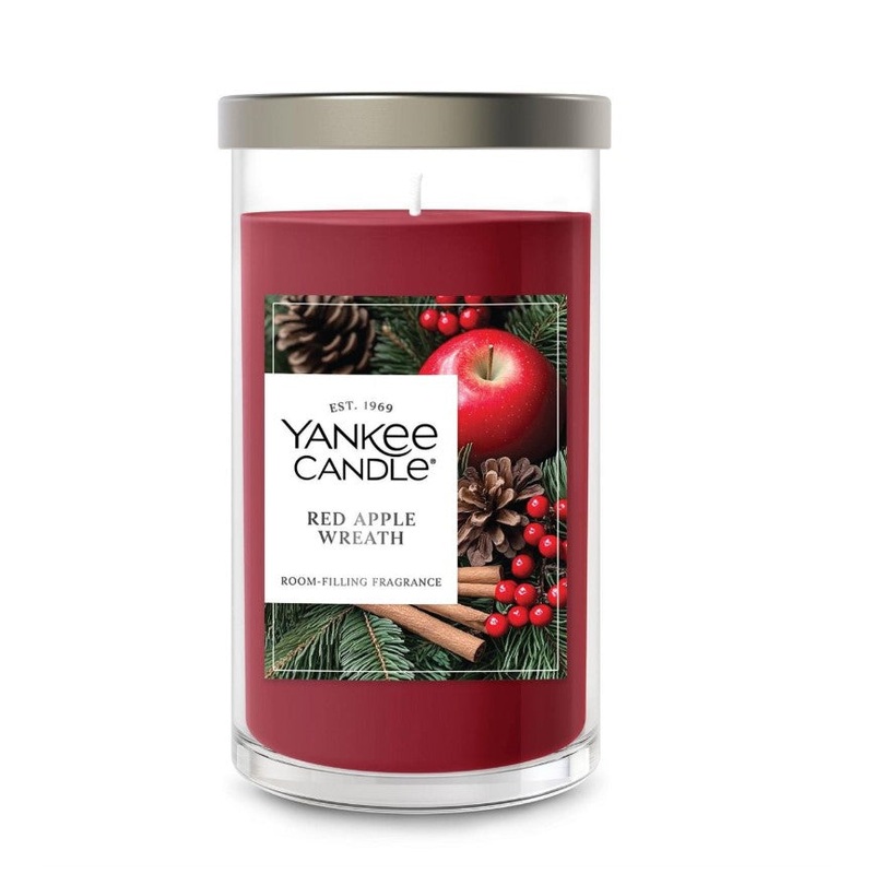Yankee Candle Signature Medium Pillar Candle – Red Apple Wreath